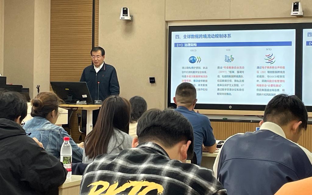 10月28日上午