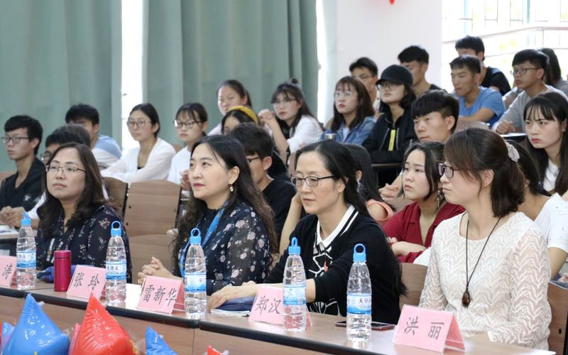 为提高应用型人才培养质量